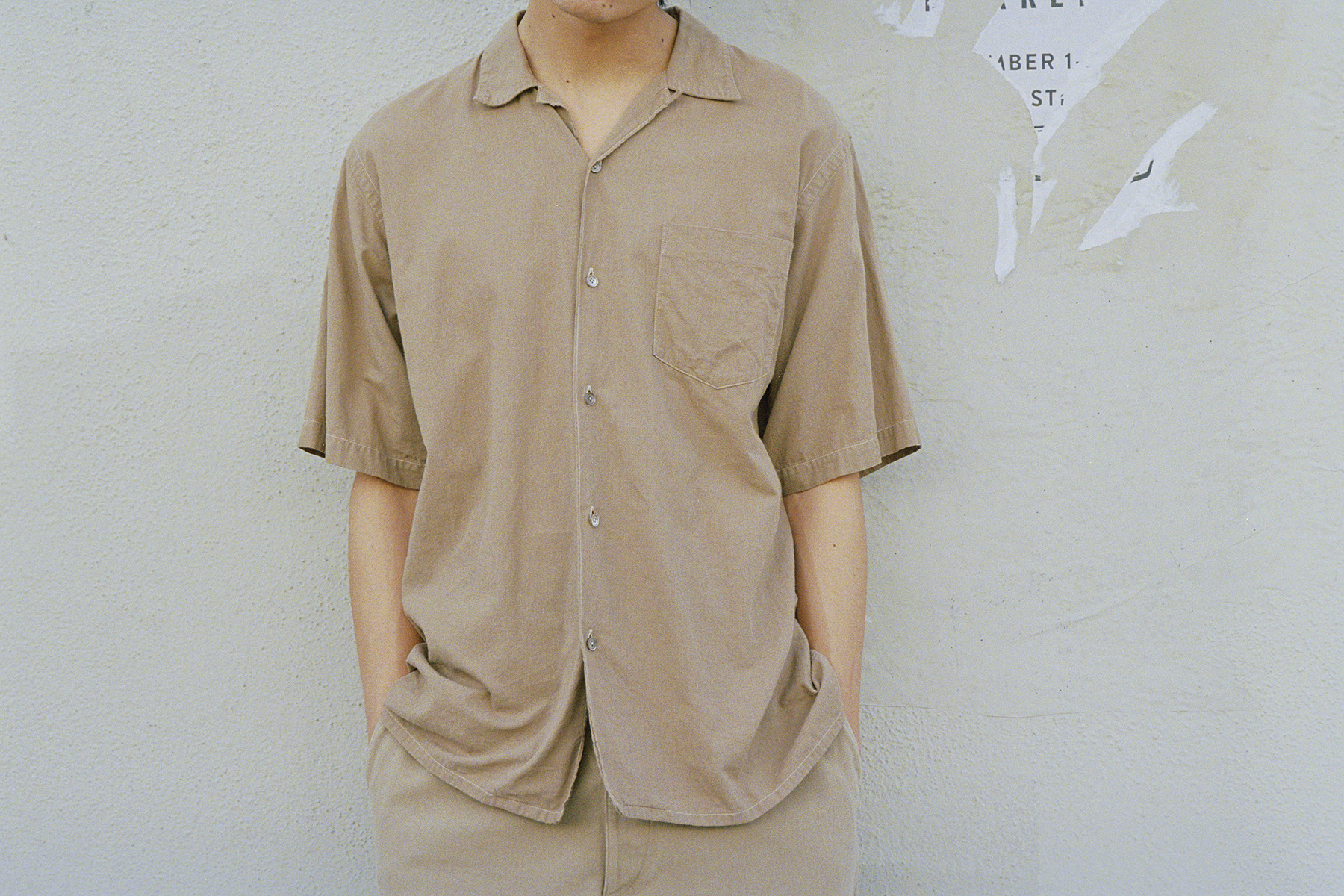 COMOLI＞コモリ ベタシャン オープンカラー シャツ KHAKI サイズ2 - シャツ